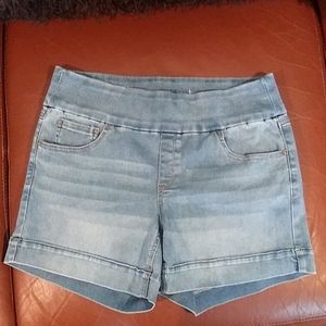 Light rinse denim shorts